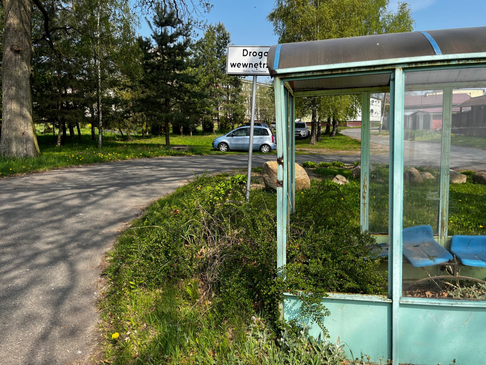 Przystanek autobusowy w Biechowie [fot. Jakub Biel]