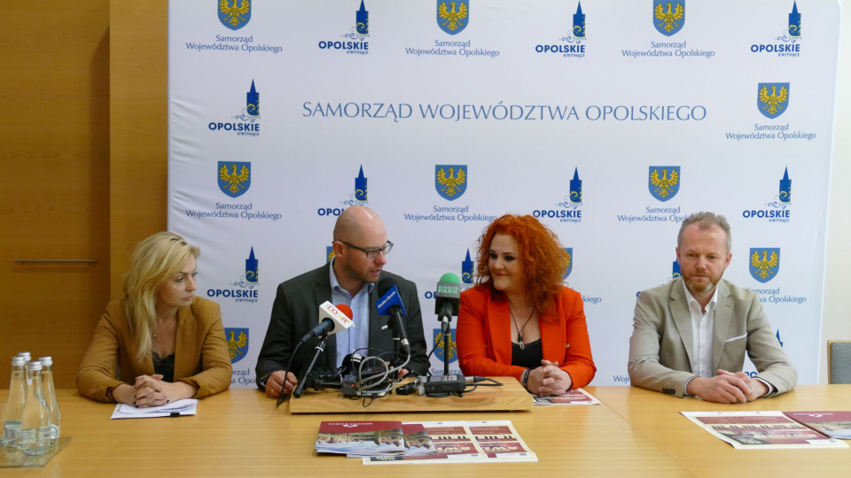 Agnieszka Kamińska, Zbigniew Kubalańca, Barbara Hotyńska i Tomasz Ganczarek podczas konferencji prasowej (17.05)