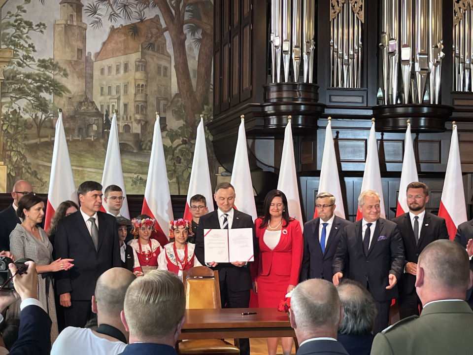 Podpisanie ustawy przez Prezydenta RP Andrzeja Dudę [fot. Jakub Biel]