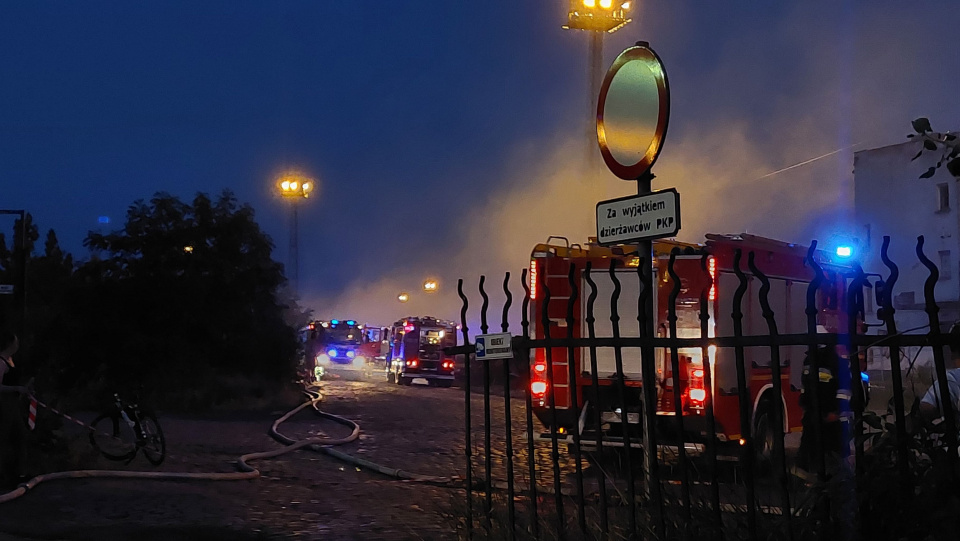 Pożar podkładów kolejowych foto:K.Doros