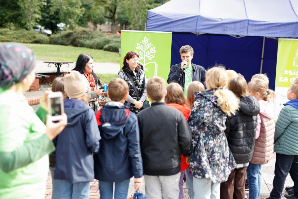 Ekologiczna akcja "Książka za drzewo" w Opolu