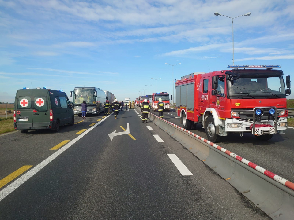 Zderzenie TIR-a z autobusem [fot. FB/KW PSP Opole]