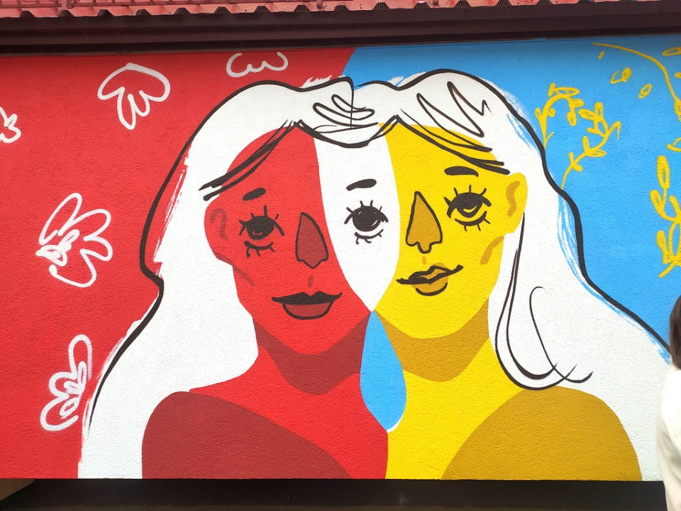 Polsko-ukraiński mural na ścianie PSP 5 w Opolu [fot. Witold Wośtak]