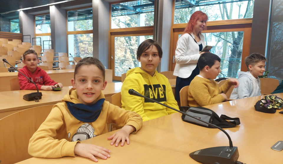 Wizyta ukraińskich dzieci w urzędzie marszałkowskim [fot. Katarzyna Doros-Stachoń]