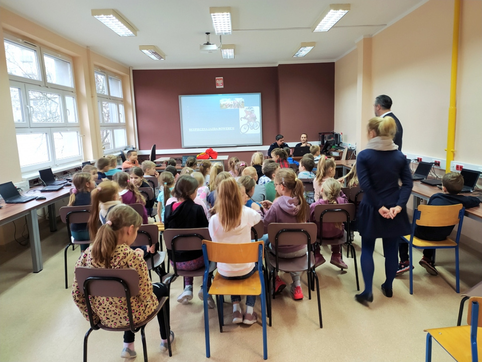 Spotkanie policjantów z uczniami PSP nr 33 w Opolu [fot. Witold Wośtak]