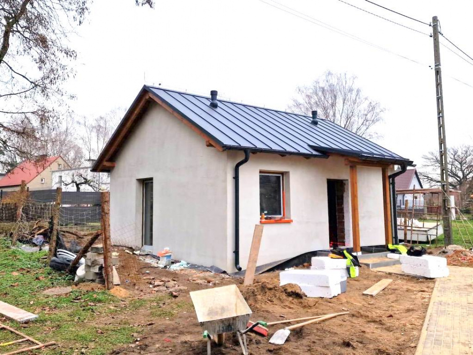 Adaptacja na mieszkanie chronione w Bąkowie [fot. www.facebook.com/Powiat Kluczborski]