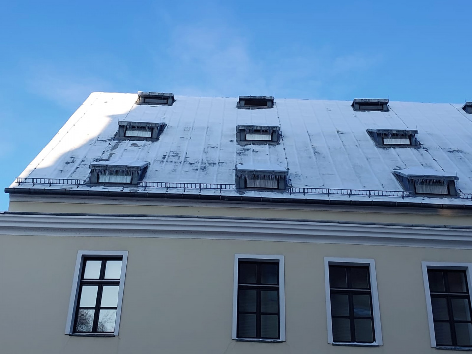 Śnieg na dachu [fot. Agnieszka Stefaniak]