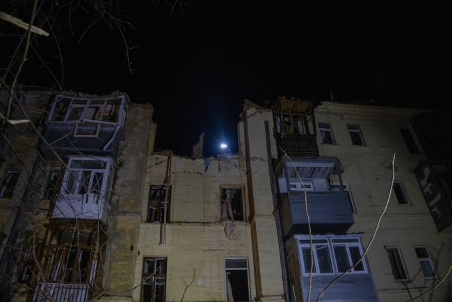 Akcja ratunkowa przy budynku mieszkalnym w centrum Charkowa