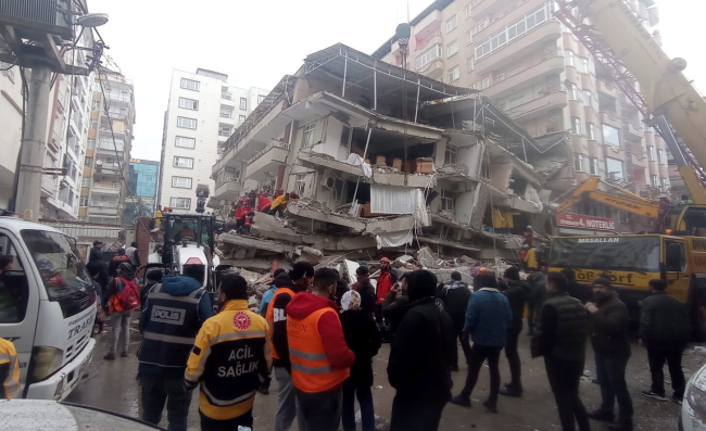 Trzęsienie ziemi w południowo-wschodniej Turcji [fot. PAP/EPA/REFIK TEKIN]