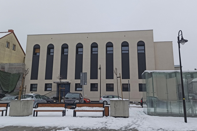 Strzelce Opolskie: dzięki remontowi hala sportowa wyglądem nawiązuje do dawnej synagogi