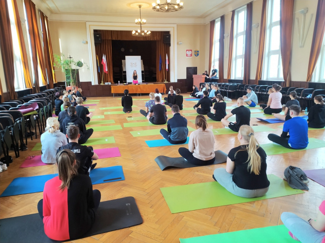 Półtorej godziny relaksu z jogą dla uczniów ZSZ im. Staszica w Opolu