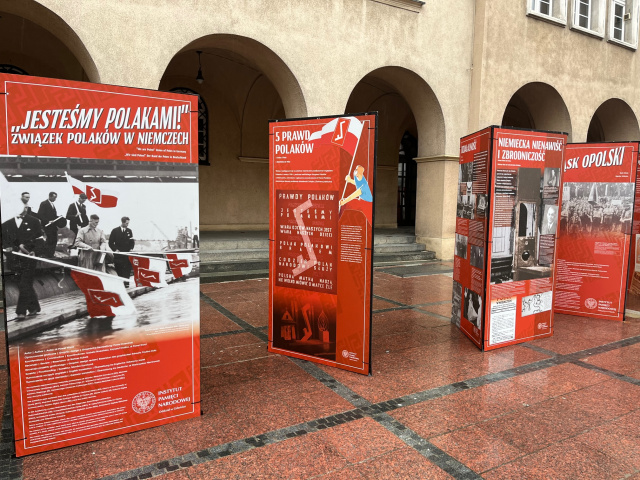 Na opolskim rynku otwarto wystawę upamiętniającą I Dzielnicę Związku Polaków w Niemczech