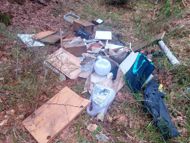 Bezkarny i anonimowy wywóz śmieci do lasu Nadleśnictwo Olesno jest na tropie