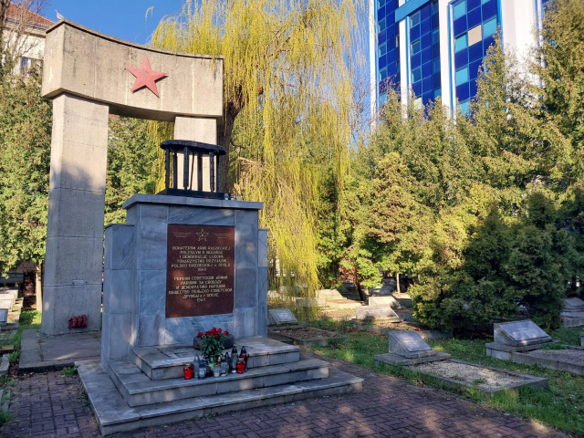 Czy z cmentarza przy Katowickiej w Opolu znikną czerwone gwiazdy Armii Radzieckiej [INTERWENCJA]