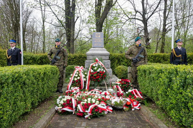 Opolanie w Moszczance uczcili Dzień Flagi RP. Biało-czerwona to nasz najważniejszy symbol polskości [ZDJĘCIA, FILM]