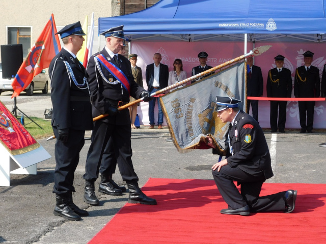 Wielkie święto strażaków ze Strzelec Opolskich. Przekazano nowy sztandar, wręczono odznaki [ZDJĘCIA]