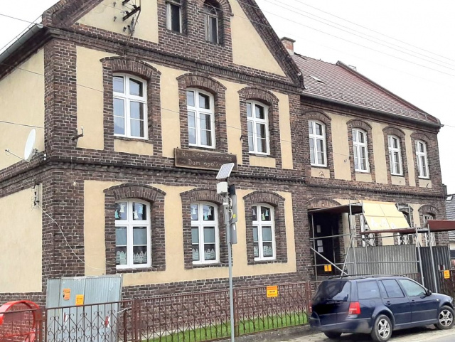Budynek dawnej szkoły w Domecku doczekał się remontu za pół miliona złotych