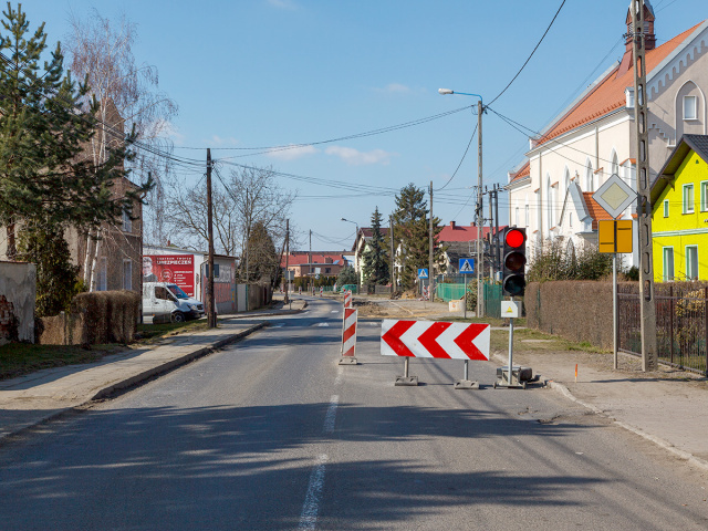 ZDW apeluje o przestrzeganie zakazu wjazdu na remontowaną drogę w Kietrzu