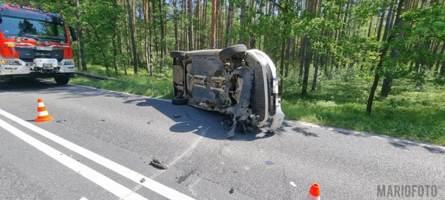 Zderzenie 3 aut na DK45 w Lasowicach Wielkich. Wezwano śmigłowiec LPR [ZDJĘCIA]