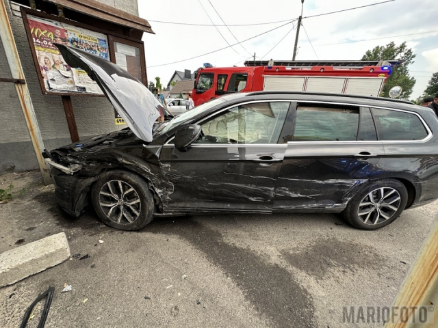 Groźny wypadek na ul. Prószkowskiej w Opolu. Kierowca i jego 10-letni syn są w szpitalu
