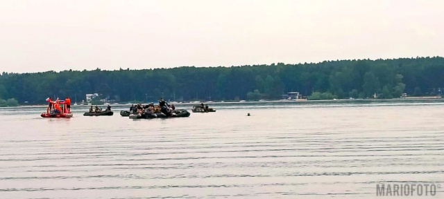 Ćwiczenia komandosów na Jeziorze Dużym w Turawie
