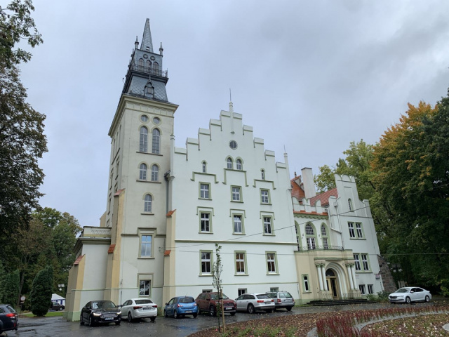 Pieniądze są, umowa podpisana. 11 milionów złotych pochłonie rewitalizacja pałacu w Woskowicach Małych