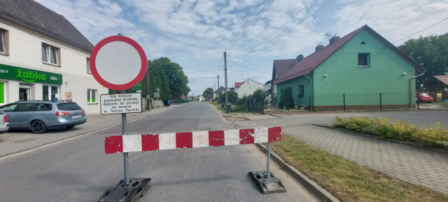 Ruszyła przebudowa trasy dojazdowej do Tarnowa Opolskiego. Są duże utrudnienia, będzie nowy układ