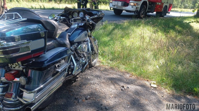 Wypadek w miejscowości Kup na DW454. Ucierpiał motocyklista