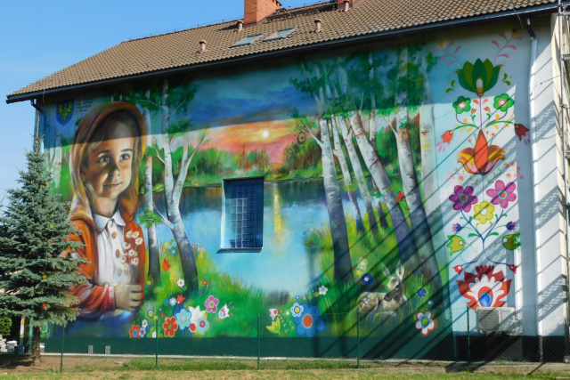 Zeflik, Jadwisia i przyroda. Ściana klubu wiejskiego w Niezdrowicach ozdobiona muralem