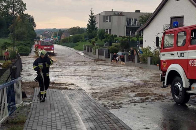 IMGW wydał najwyższy stopień ostrzeżenia przed ulewami Może spaść do 200 lm2