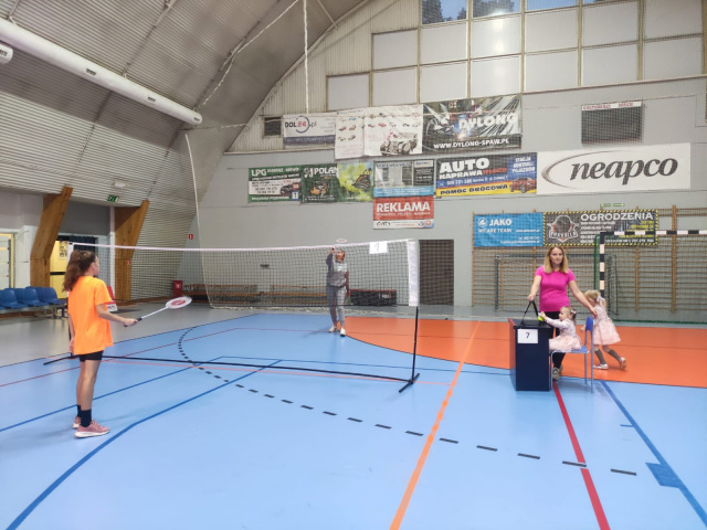 Rodzinna integracja z badmintonem w tle. Family Spot w Praszce