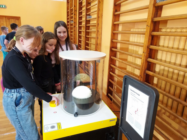 Prudnicka wystawa Centrum Nauki Kopernik pokazuje uczniom inne oblicze matematyki