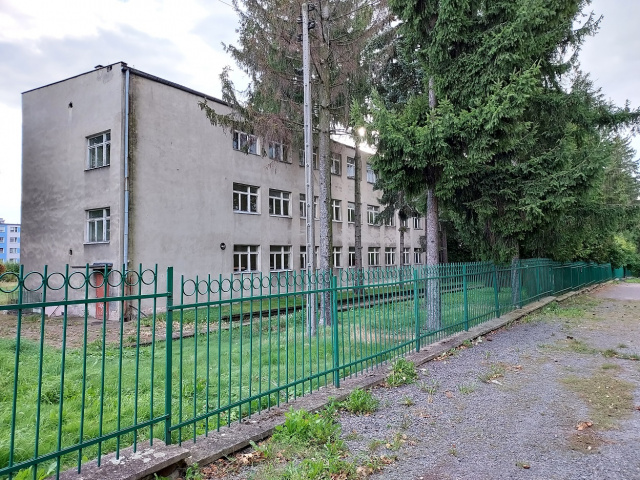 Starostwo odda budynek byłej szkoły za schronisko w Wieszczynie. Radni Prudnika nie wyrazili zgody na zamianę