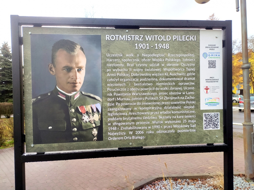 Tablica upamiętniająca rotmistrza Pileckiego w Kluczborku [fot. Witold Wośtak]
