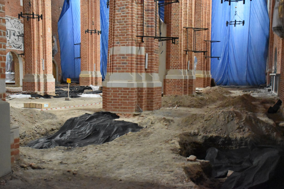 Badania archeologiczne w opolskiej katedrze są na razie wstrzymane [fot.M.Matuszkiewicz]