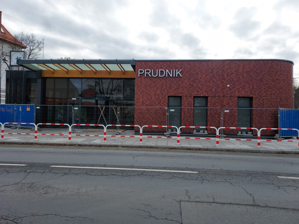 Nowy dworzec autobusowy w Prudniku czeka na oficjalne otwarcie [zdj. Jan Poniatyszyn]