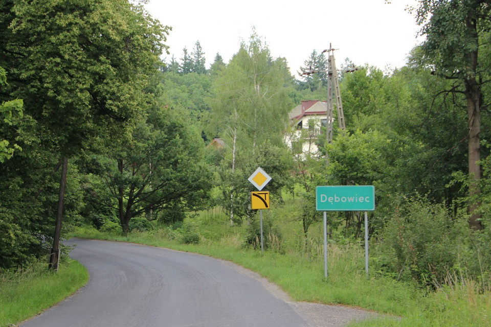 Wieś Dębowiec w gminie Prudnik, gdzie planowany jest przebieg ścieżki pieszo-rowerowej do Czech [zdj. Ralf Lotys]