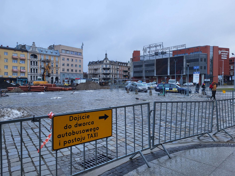 Przebudowa placu przed dworcem PKP w Opolu [fot. Katarzyna Doros-Stachoń]
