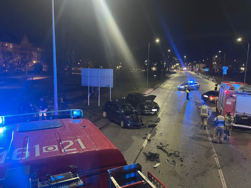 Wypadek na ul. Bema w Nysie [fot. Straż Pożarna Nysa/KW PSP Opole]