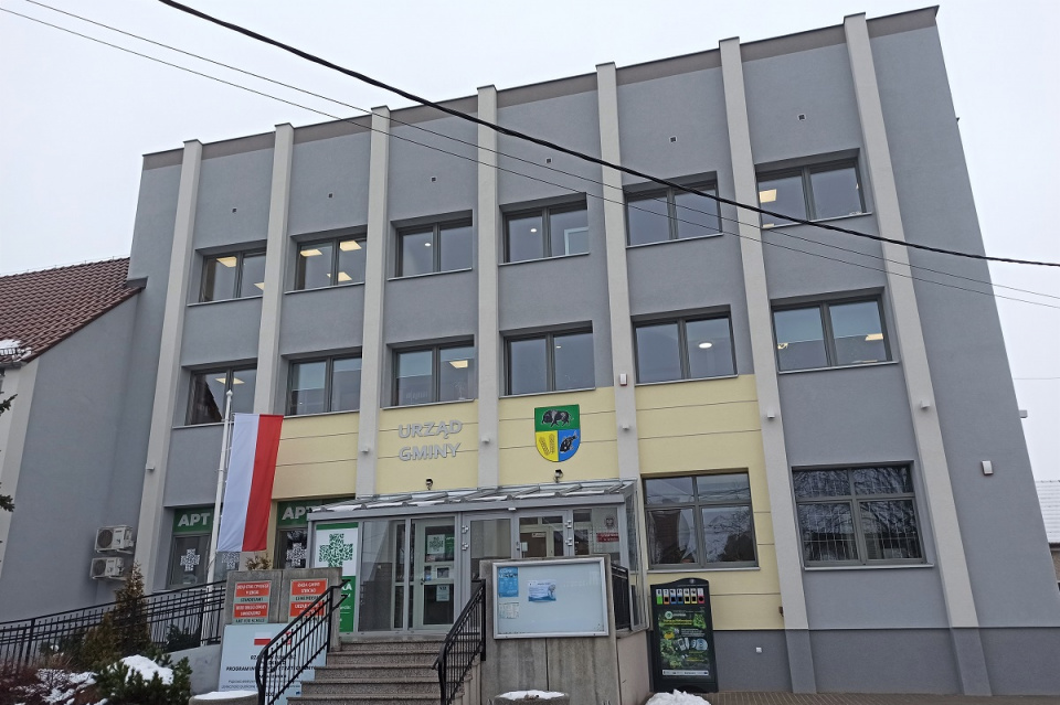 Budynek urzędu gminy Izbicko przeszedł gruntowny remont [fot. Joanna Gerlich]