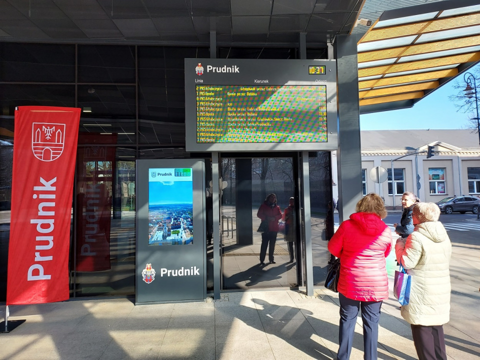 Nowy dworzec autobusowy w Prudniku [zdj. Jan Poniatyszyn]