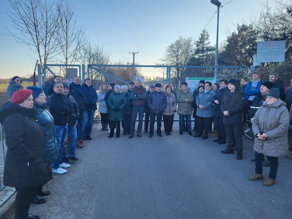 Mieszkańcy Szymiszowa sprzeciwiają się powstaniu zakładu, który ma zajmować się recyklingiem baterii z samochodów elektrycznych [fot. Katarzyna Doros-Stachoń]