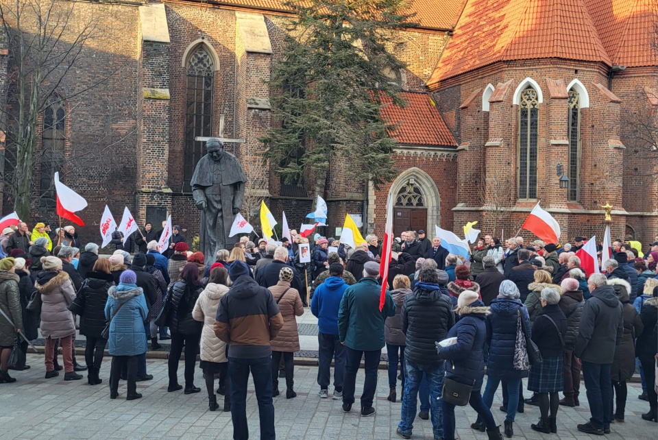 Wiec poparcia dla Jana Pawła II w Brzegu [fot. Katarzyna Doros-Stachoń]