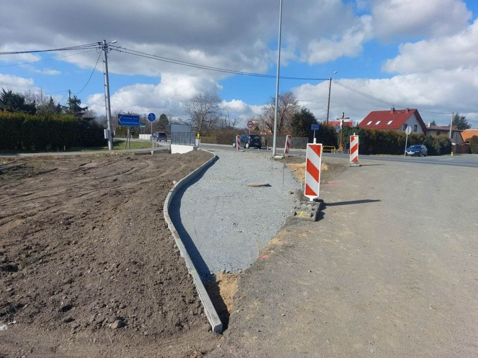 Budowa chodnika i ścieżki w Prudniku fot. GDKKiA w Opolu