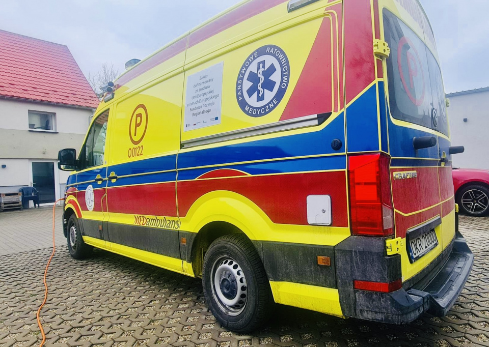 Nowy ambulans KCZ fot. facebook.com/szpital.krapkowice/