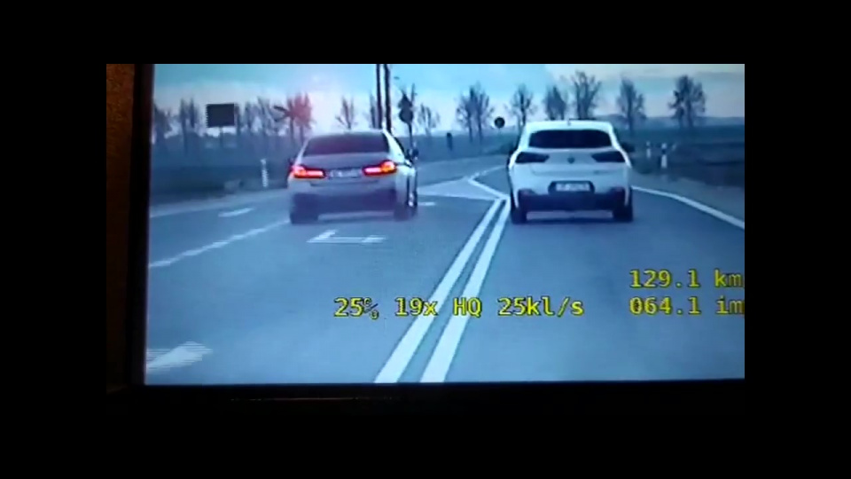 Pomiar prędkości dokonany wideorejestratorem przez patrol funkcjonariuszy KPP w Prudniku [fot. KPP Prudnik]