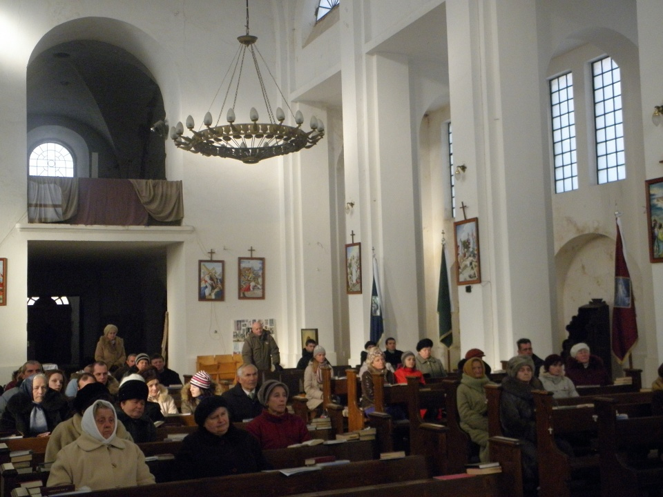 Kościół rzymskokatolicki w Nadwórnej, gdzie gromadzą się m.in. wierni z polskimi korzeniami [zdj. Jan Poniatyszyn]