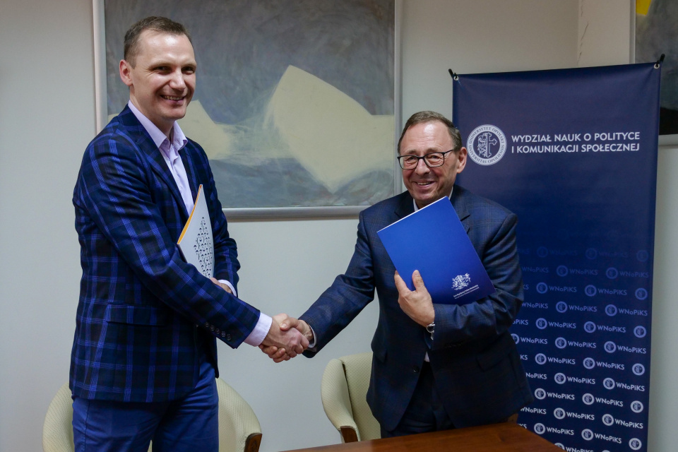 Podpisanie współpracy między WNoPiKS UO a Domem Współpracy Polsko-Niemieckiej [fot. Adam Dubiński]