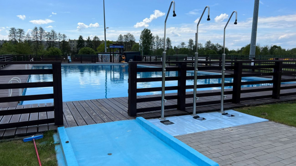 Letni basen w Grodkowie już wypełnił się wodą [fot. Daniel Klimczak]