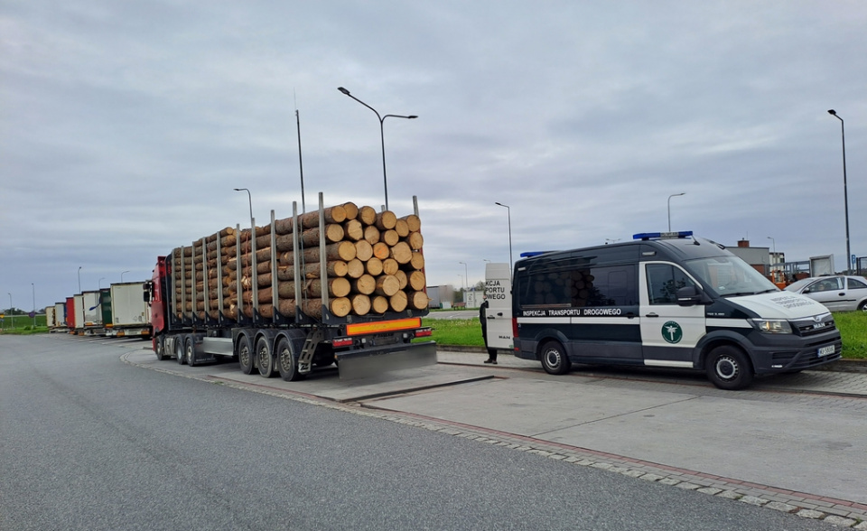 Kontrole ciężarówek z drewnem [fot. WITD]